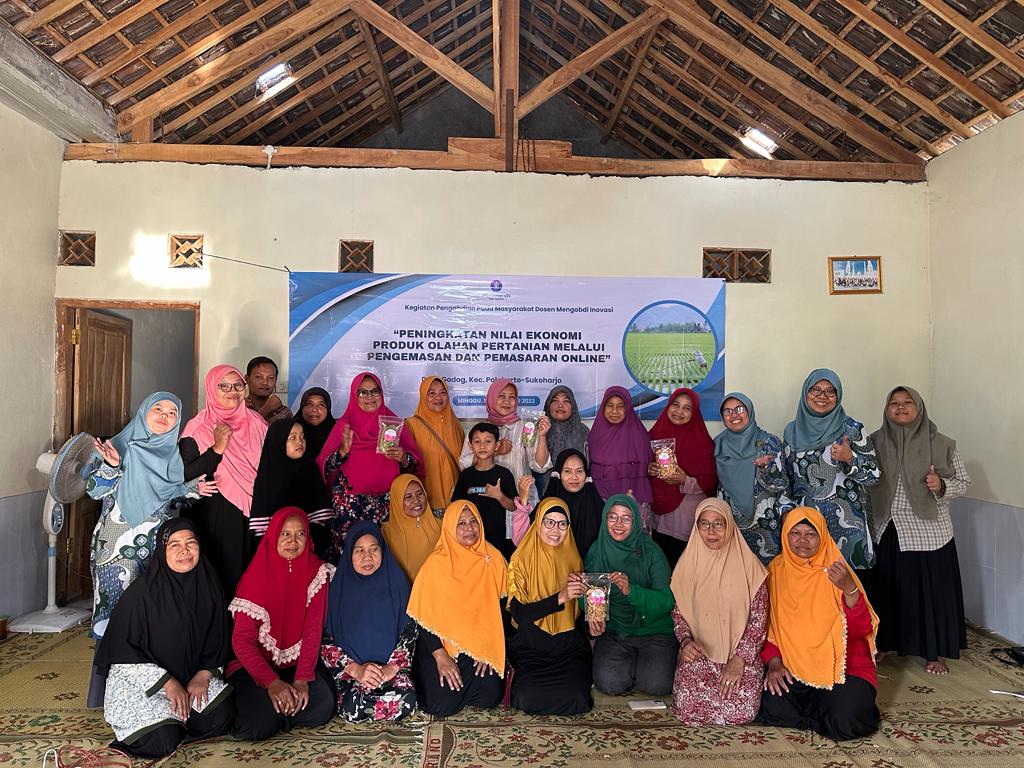 Dosen IPB Menginspirasi Desa Godog - Sukoharjo melalui Pelatihan Pembuatan Studio Produk Mini dengan Alat Sederhana untuk Produk UMKM